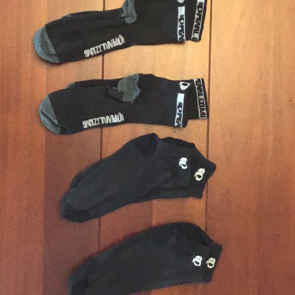 Pearl Izumi Socks 4 pairs
